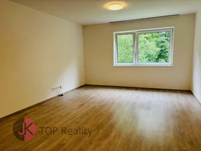 Schlafzimmer; tageslicht, holzboden, renoviert