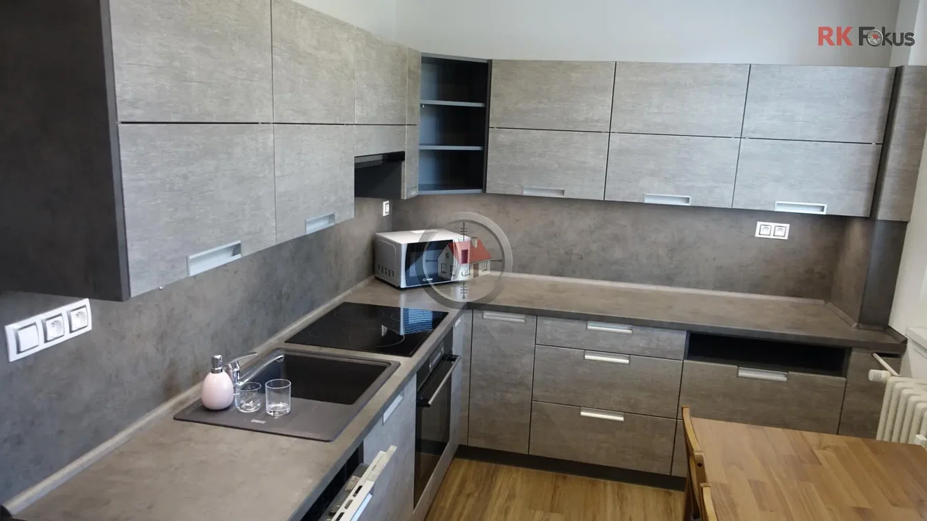 Küche; küchengeräte, holzboden, renoviert, tageslicht, moderner stil