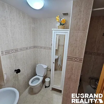 Toilette; fliesenboden