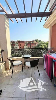 Balkon; tegelvloer, uitzicht