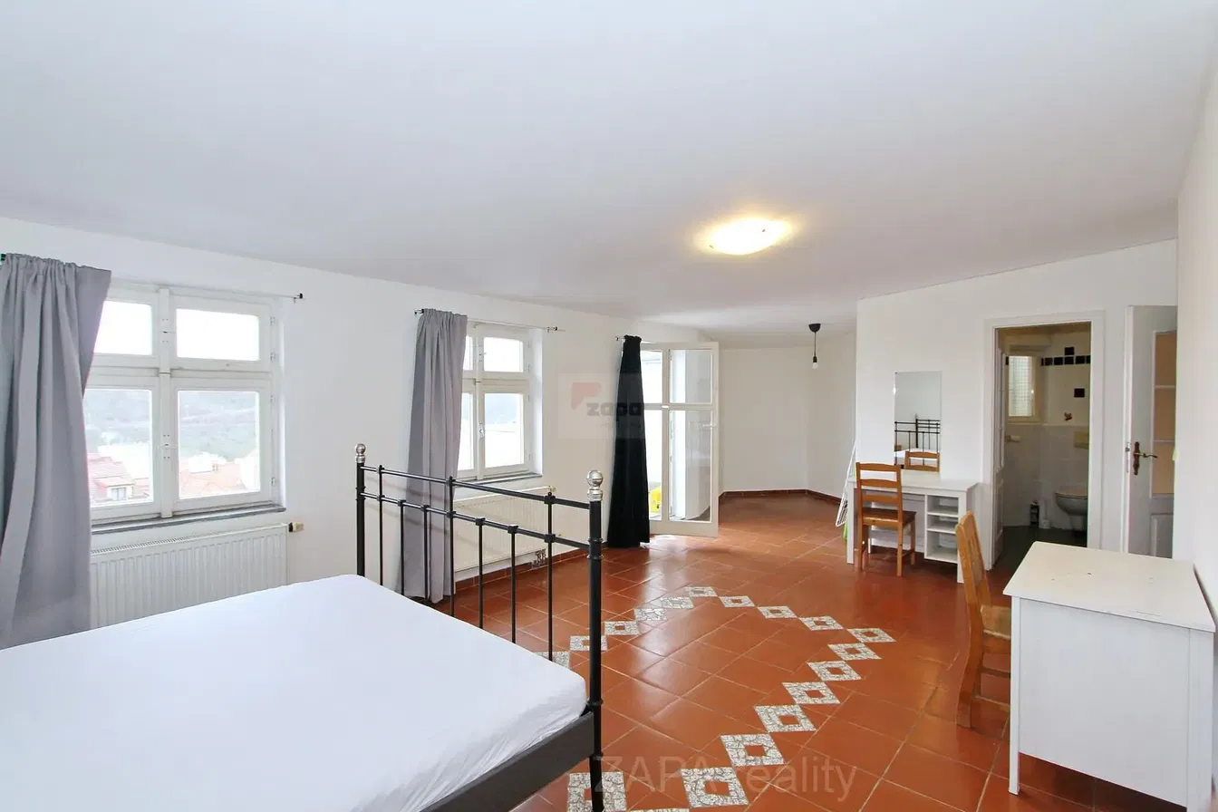 Schlafzimmer; tageslicht, fliesenboden