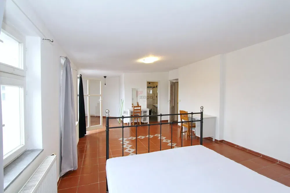 Schlafzimmer; tageslicht, fliesenboden