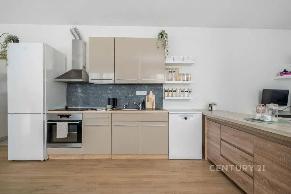 Mutfak; mutfak aletleri, tadilatlı, doğal ışık