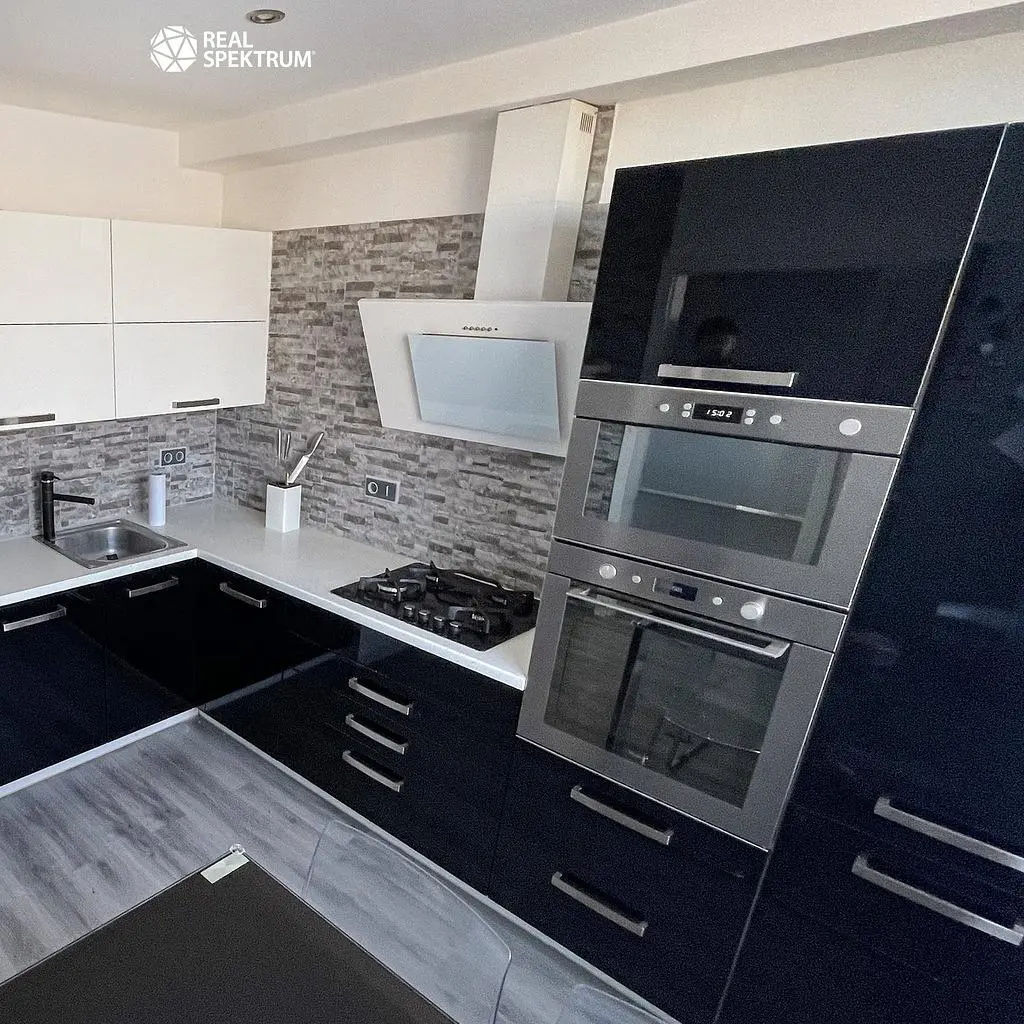 Küche; küchengeräte, renoviert, tageslicht