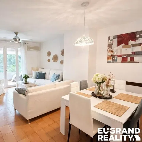 Wohnzimmer; tageslicht, moderner stil