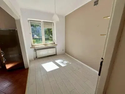 Yatak odası; doğal ışık, fayans zemin