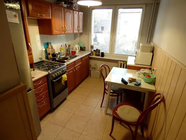 Küche; küchengeräte, fliesenboden, tageslicht