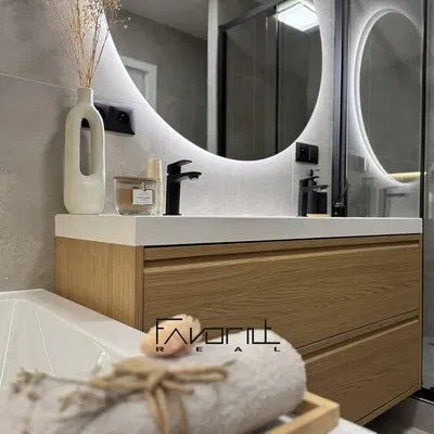 Koupelna; moderní styl, po rekonstrukci, přirozené světlo, dlažba