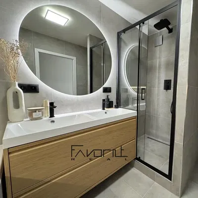 Koupelna; po rekonstrukci, dlažba, přirozené světlo