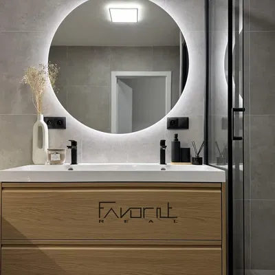 Koupelna; moderní styl, po rekonstrukci, přirozené světlo, dlažba