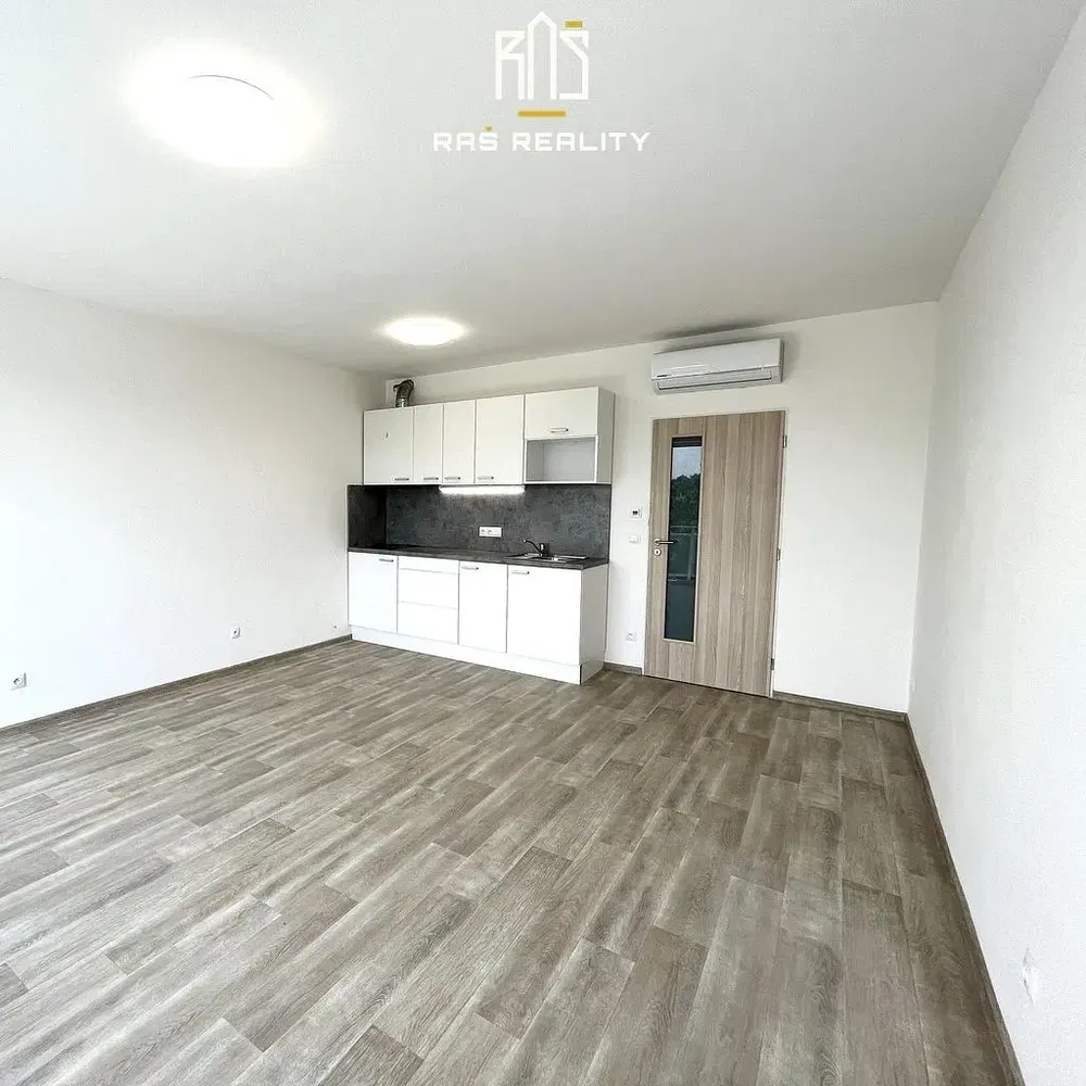 Cuisine; carrelage, lumière naturelle, rénové