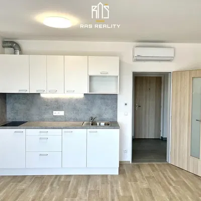 Cuisine; rénové, lumière naturelle