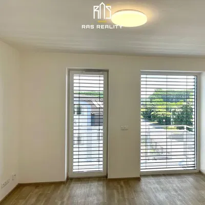 Salon; vue, lumière naturelle, parquet