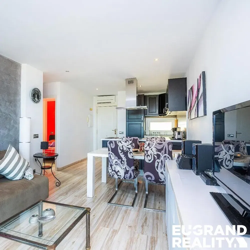 Wohnzimmer; moderner stil, holzboden, tageslicht, renoviert