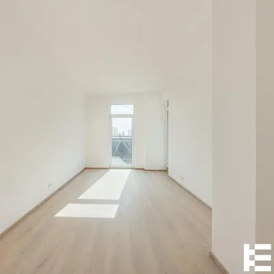 Salón; vista, suelo de madera, luz natural