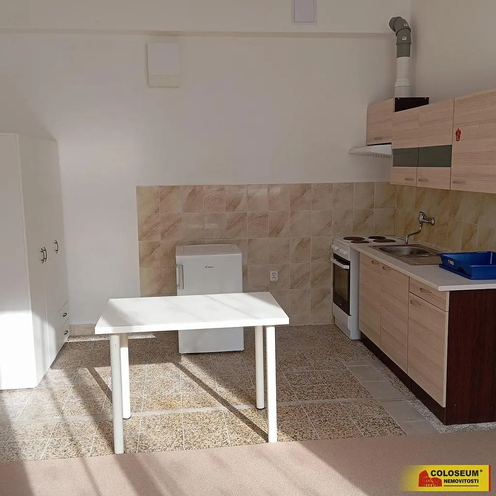 Kuhinja; kućanski aparati, pločice