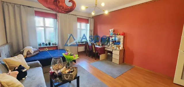 Obývací pokoj; moderní styl, přirozené světlo