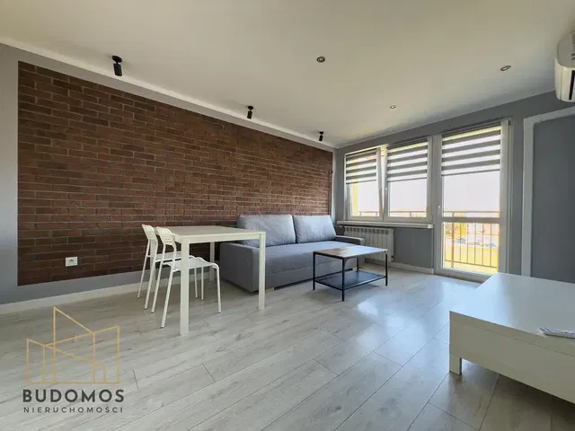 Dnevni boravak; moderan stil, prirodna svjetlost, drveni pod