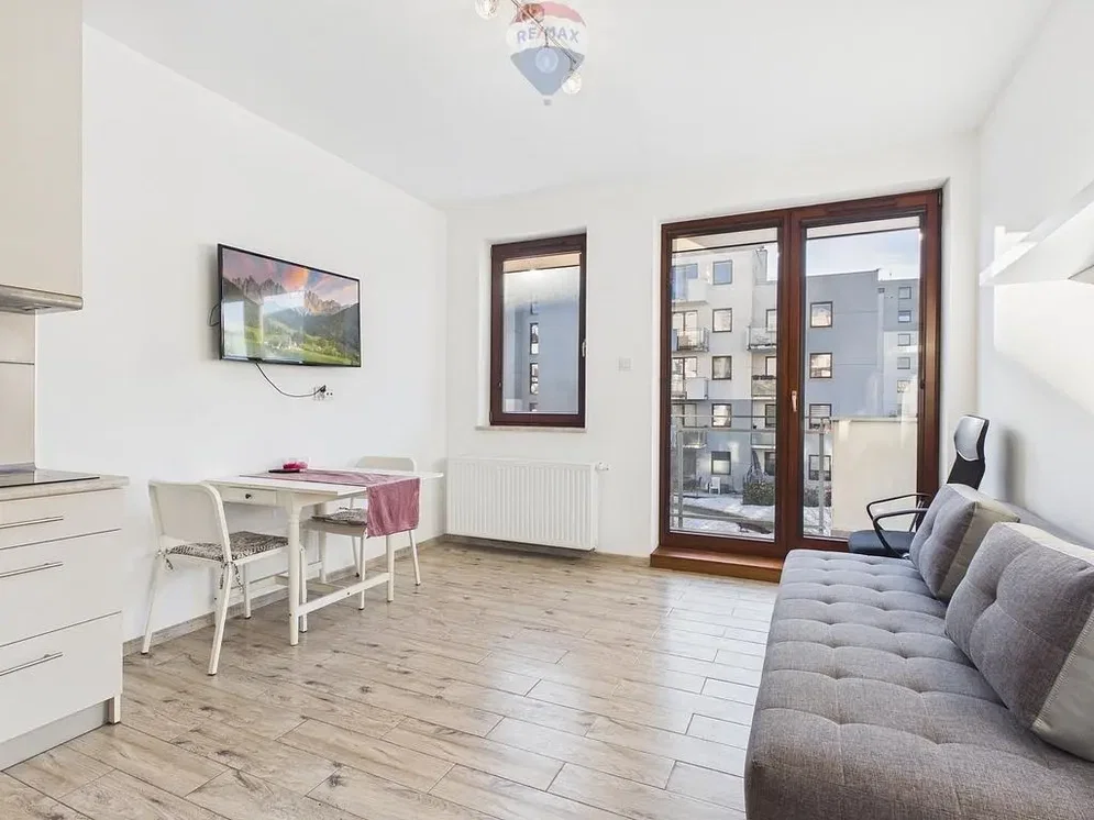 Salon; parquet, lumière naturelle, style moderne