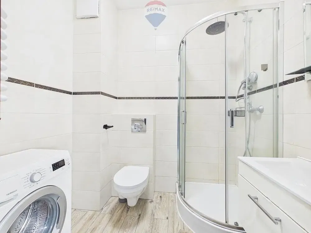 Salle de bain; carrelage, lumière naturelle, rénové