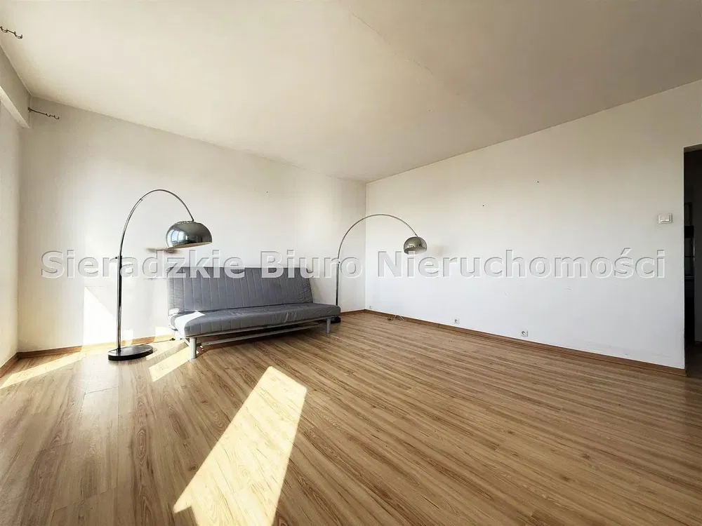 Salon; lumière naturelle, parquet