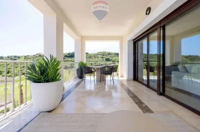 Teras; manzara, fayans zemin, doğal ışık