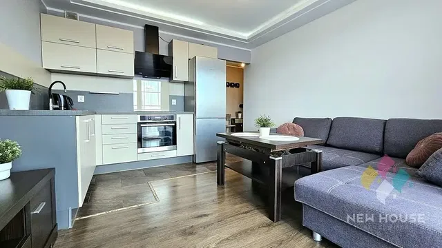 Cuisine; électroménager, lumière naturelle, style moderne, parquet