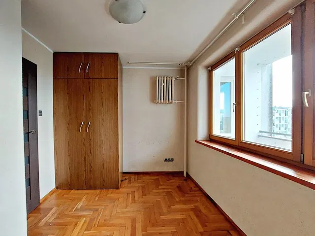 Chambre; parquet, lumière naturelle, vue