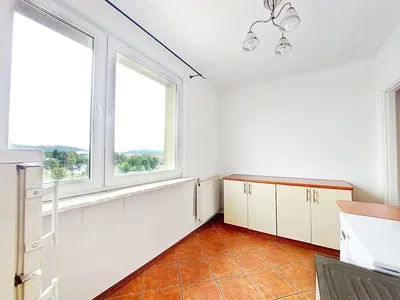 Cuisine; vue, carrelage, lumière naturelle