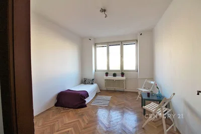 Schlafzimmer; holzboden, tageslicht