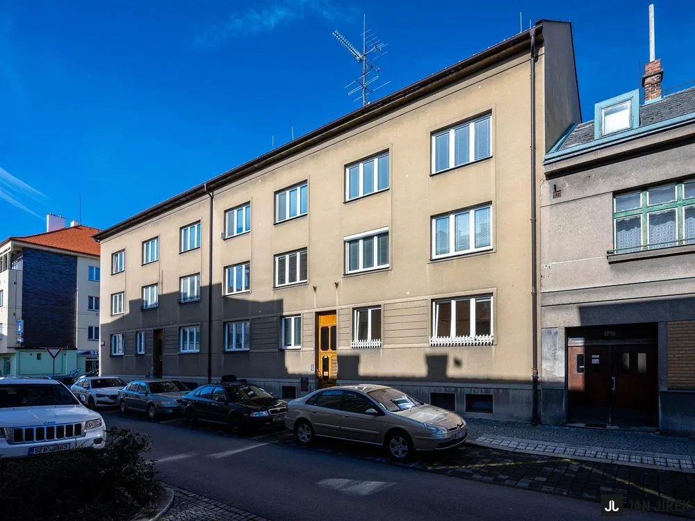 Dům a okolí