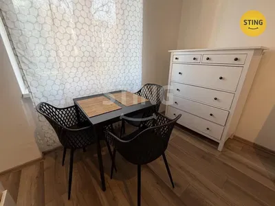 Altro; pavimento in legno, stile moderno