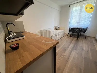 Cucina; pavimento in legno, stile moderno
