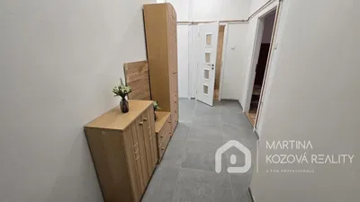 Garderobe; fliesenboden