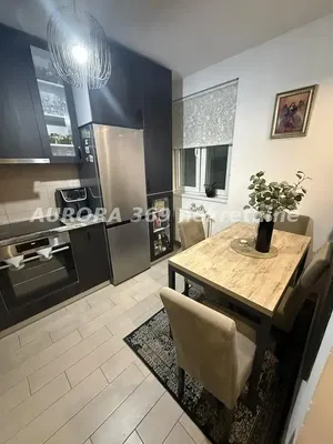 Cuisine; électroménager, parquet, lumière naturelle, style moderne