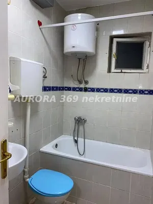 Salle de bain; chauffe-eau, carrelage