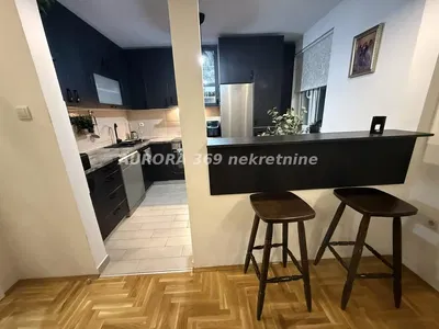 Cuisine; électroménager, carrelage, parquet