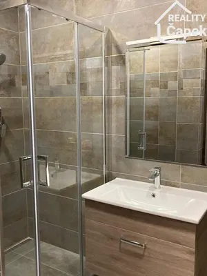Banyo; fayans zemin, tadilatlı, doğal ışık, modern stil