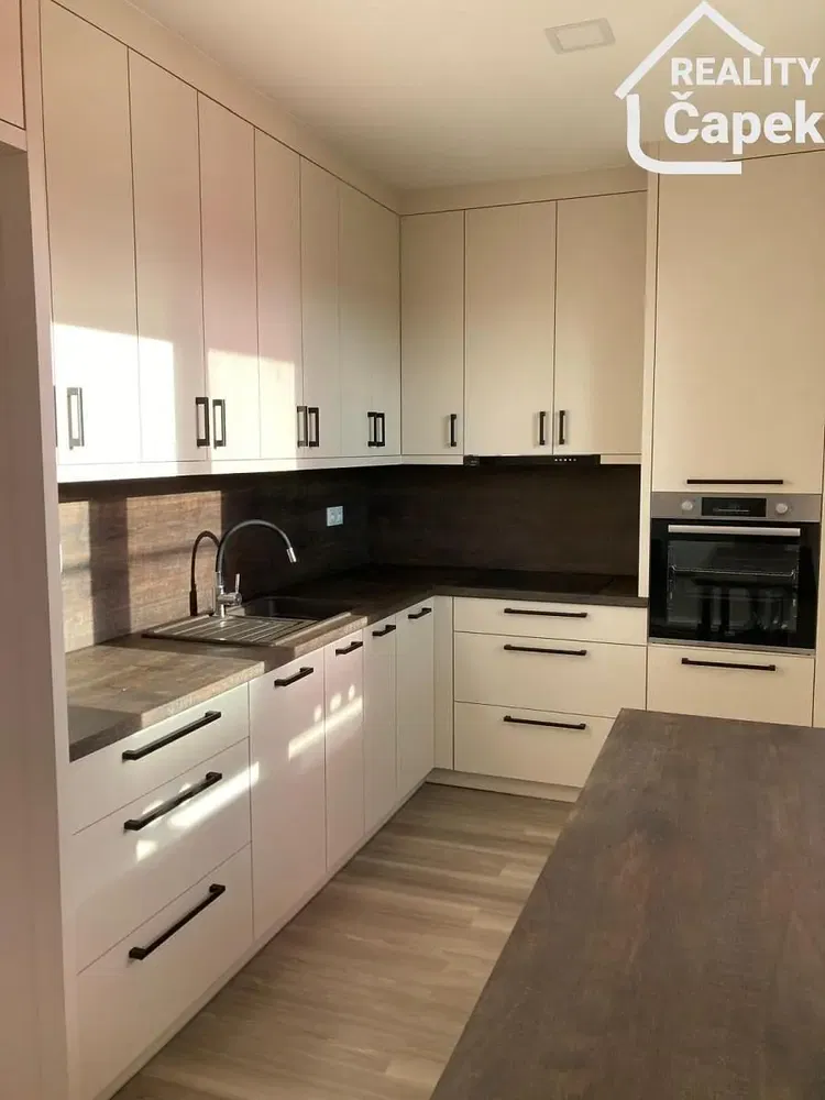 Mutfak; mutfak aletleri, tadilatlı, doğal ışık, modern stil