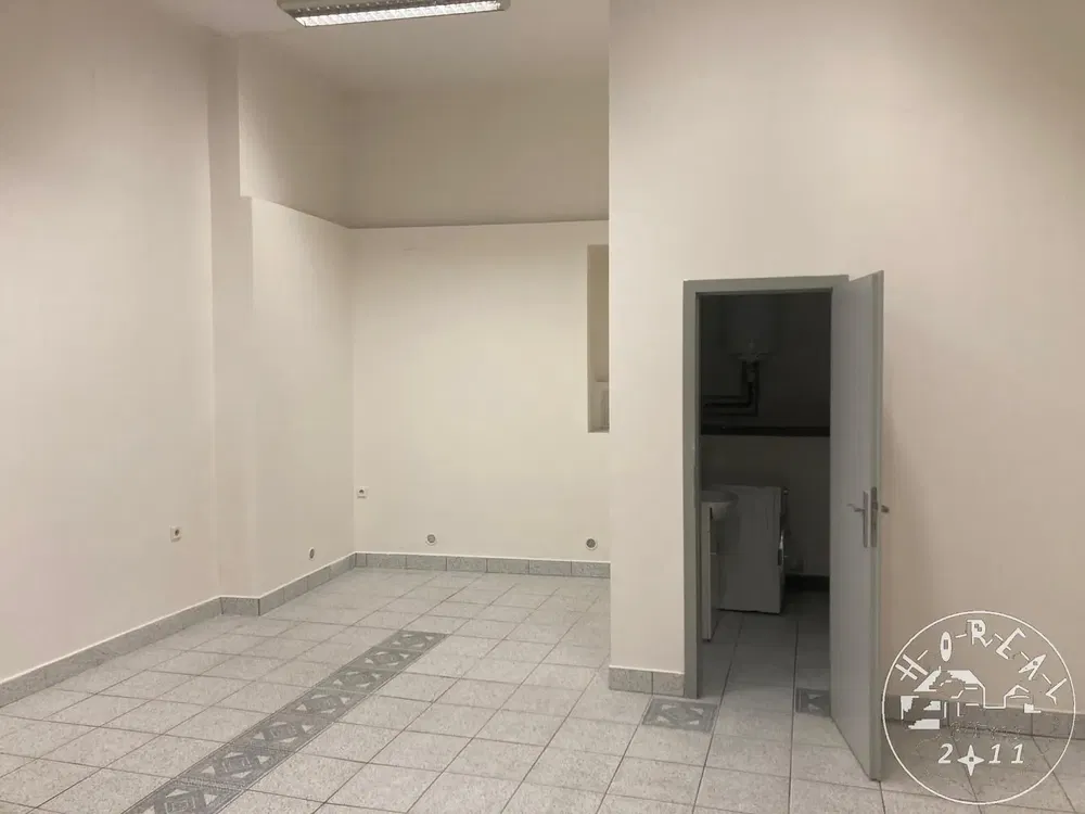 Sonstiges; fliesenboden, renovierungsbedürftig