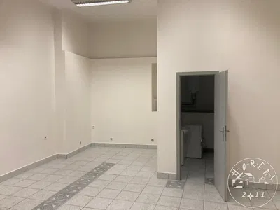 Sonstiges; fliesenboden, renovierungsbedürftig