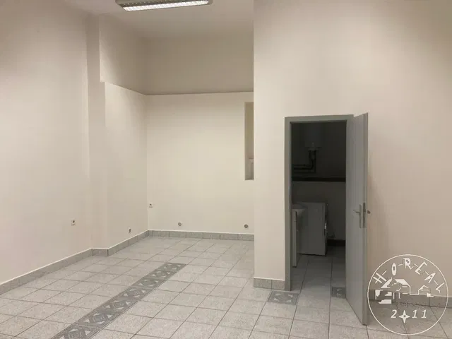 Autre; carrelage, nécessite rénovation