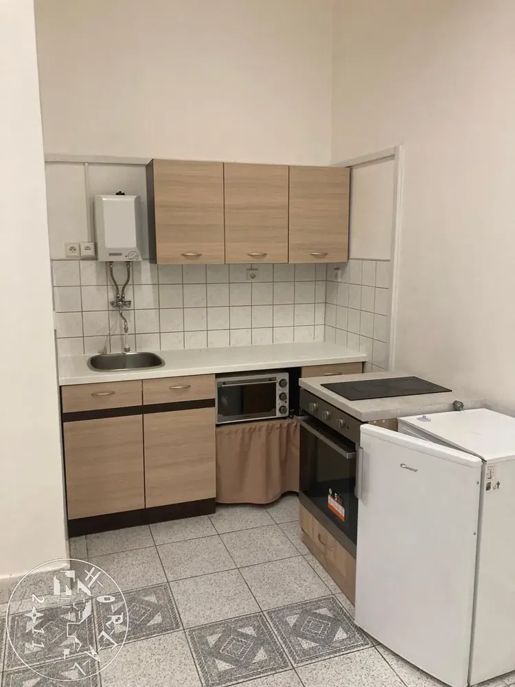 Küche; küchengeräte, fliesenboden, renoviert, tageslicht, moderner stil