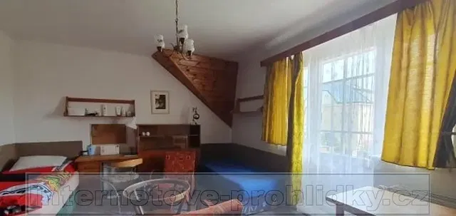 Quarto; luz natural