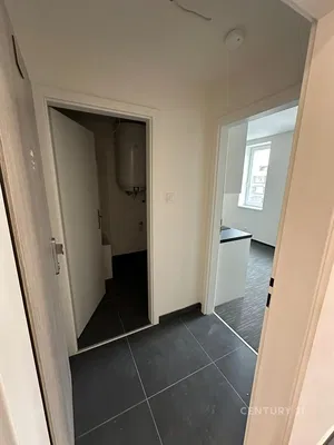 Garderoba; pločice, bojler