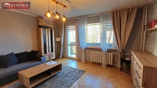 Wohnzimmer; tageslicht, holzboden, moderner stil