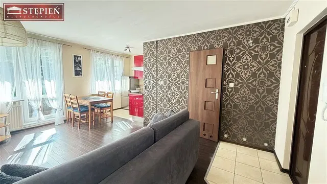 Soggiorno; vista, pavimento in legno, luce naturale, stile moderno