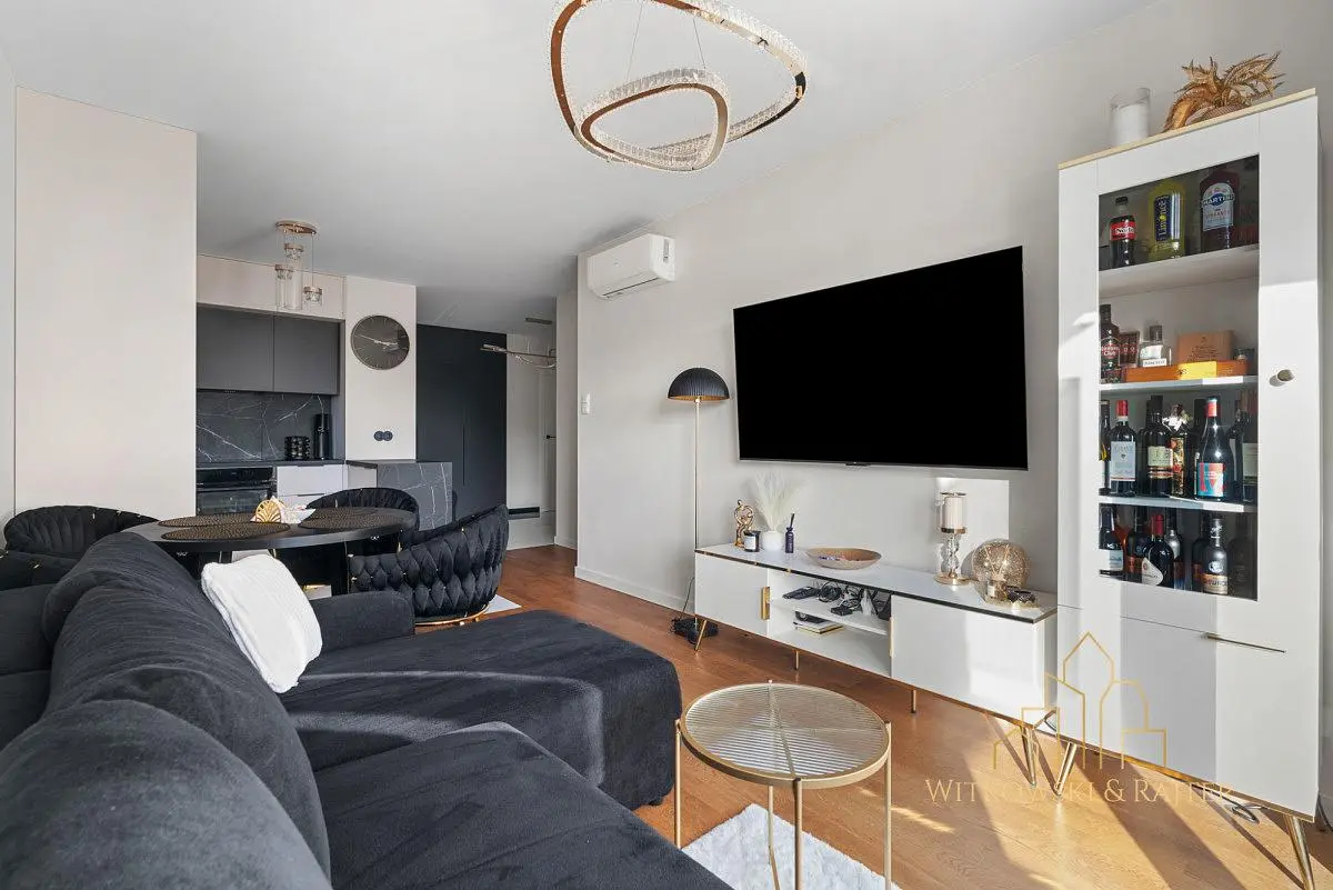 Salon; style moderne, parquet, lumière naturelle