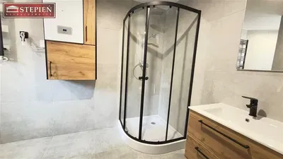 Banyo; fayans zemin, tadilatlı, doğal ışık, modern stil