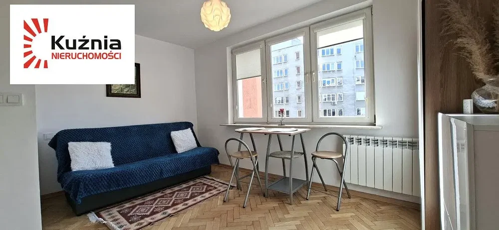 Dnevna soba; pogled, drveni pod, prirodno svjetlo, moderni stil